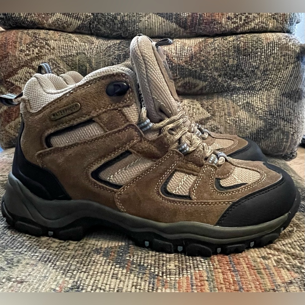 Red Head L Skyline Women’s Hiking Shoes Sz 8.5M